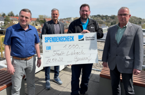 von links: Jörg Wilbois (Ortsvorsteher Steinbach), Lebachs Bürgermeister Klauspeter Brill, Björn Symanzik von der Deutschen Glasfaser und Armin Caspar (Ortsvorsteher Dörsdorf). Foto: Bartz/Stadt